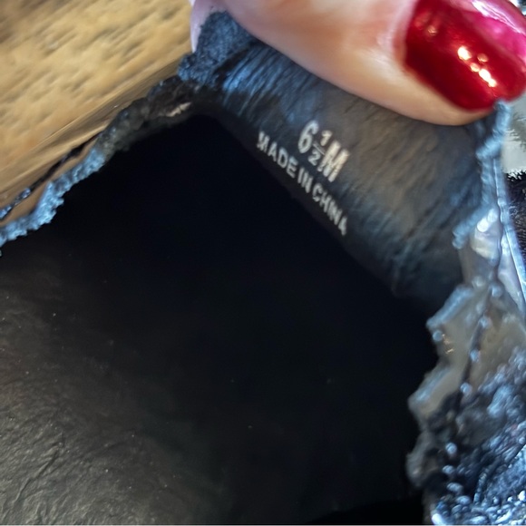 Eileen Fisher Harria Patent Heeled Platform Loafers in Black, size 6.5 - Picture 3 of 11